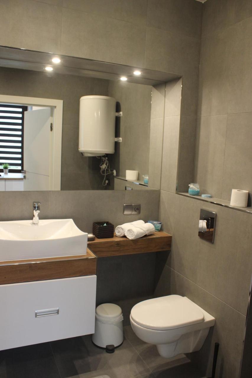 Wola Modern Black&white Apartment Krakau