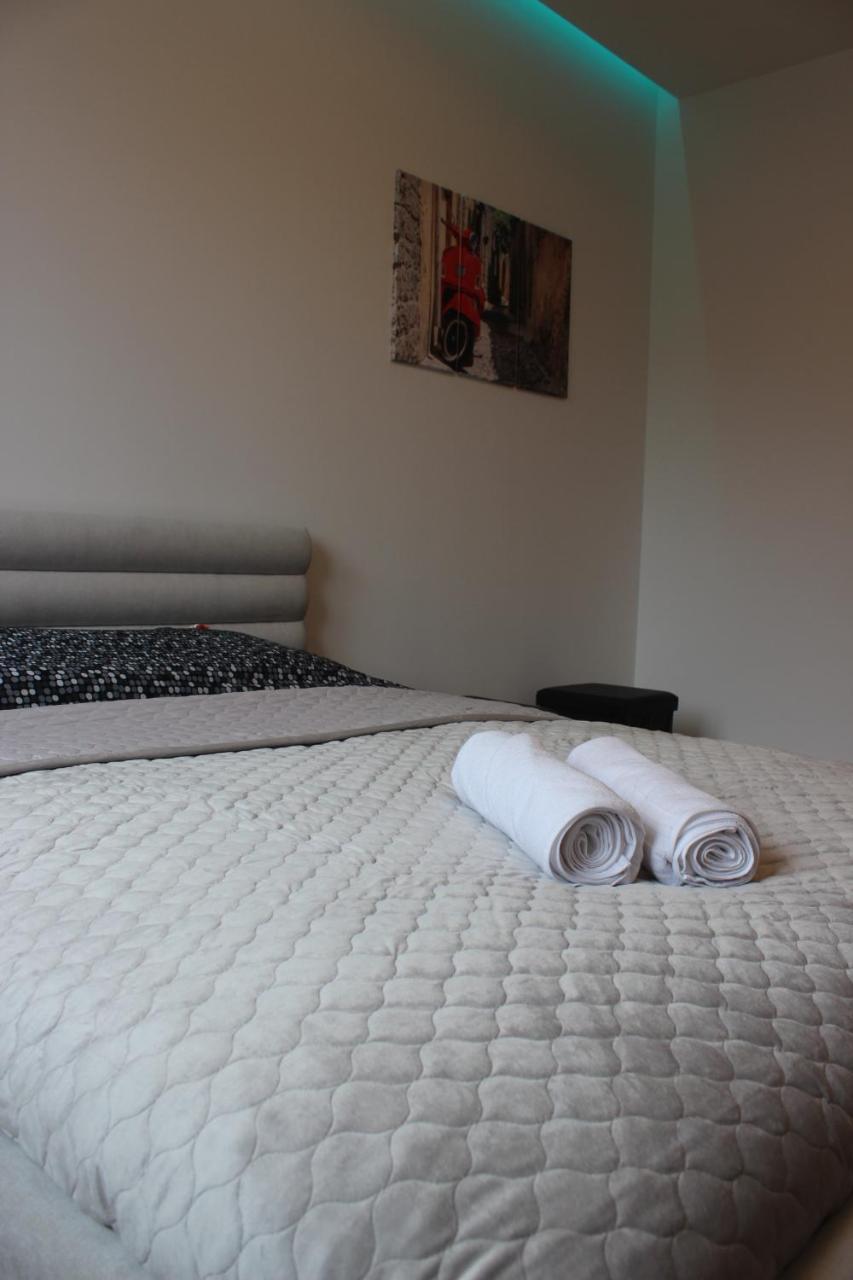 Wola Modern Black&white Appartement Krakau